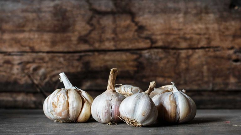 AN28-Garlic-On-Wood-1296x728-header_0.jpg