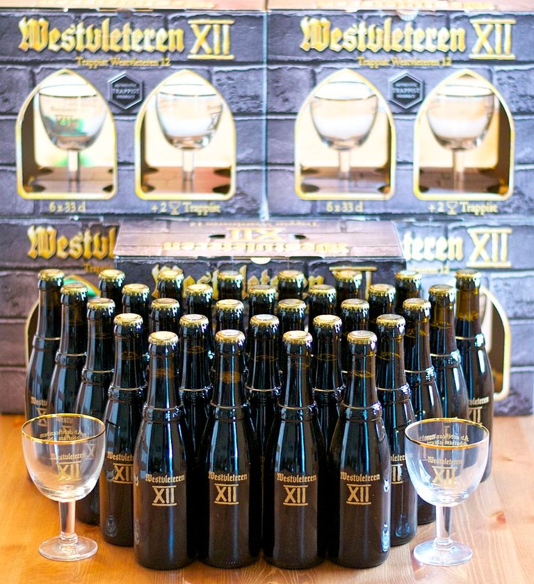 936px-Thirty_bottles_of_Westvleteren_XII_with_gift_packaging.jpg