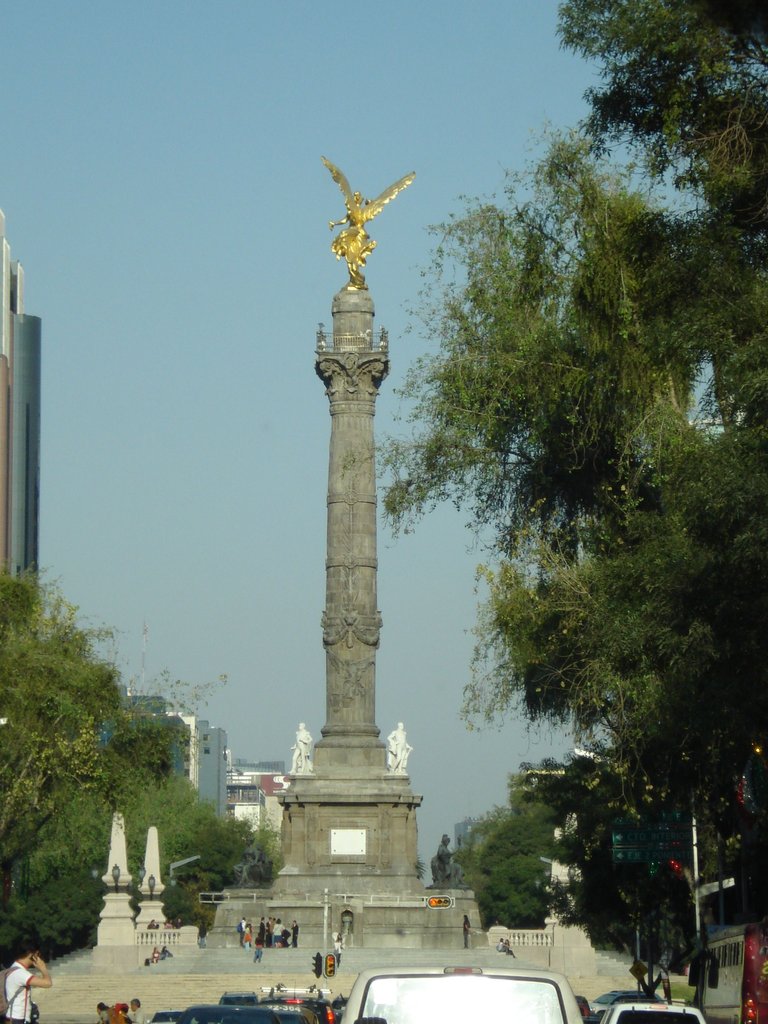 Angel of Independence monument.JPG