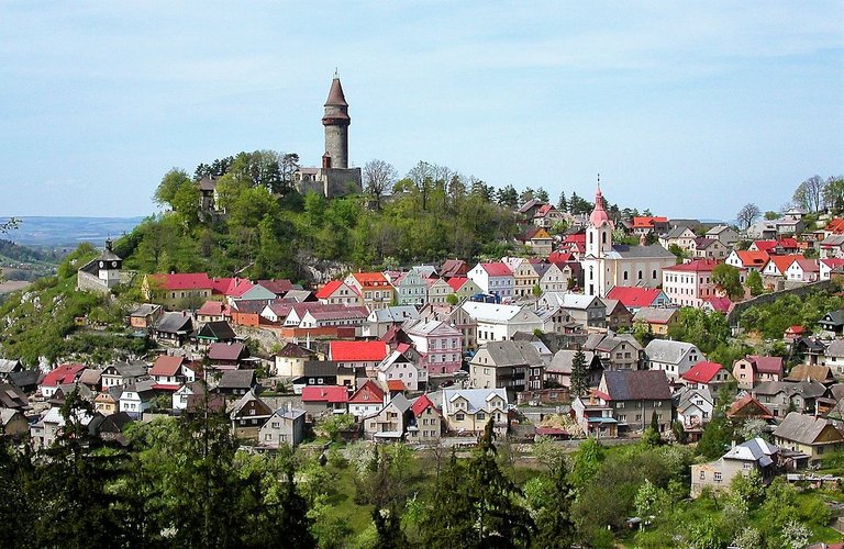 Štramberk_(CZE)_-_general_view_of_the_town.jpg