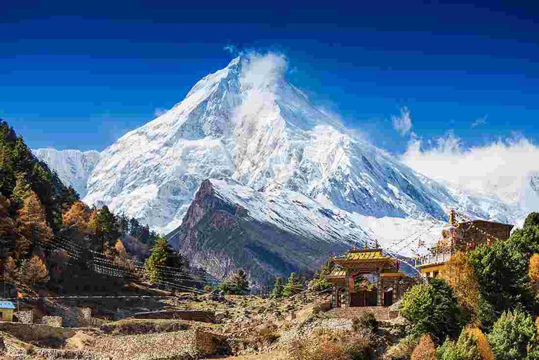 nepal_everest_hut-at-base.jpg