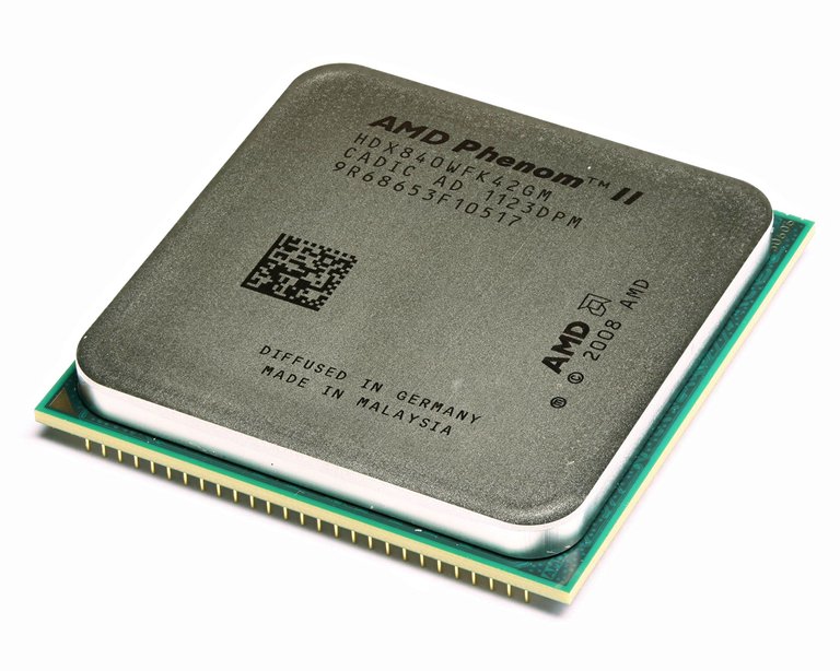 AMD_Phenom_II_X4_840_(HDX840WFK42GM)_CPU-top_oblique_PNr°0373.jpg