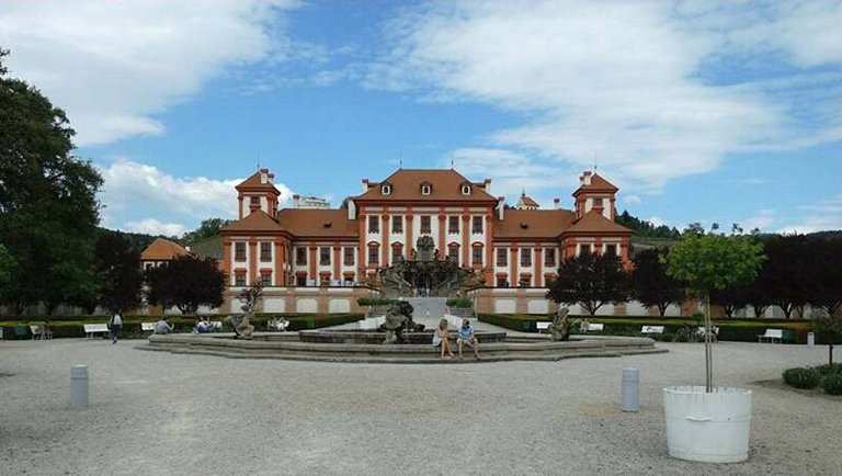 Troja castle.jpg