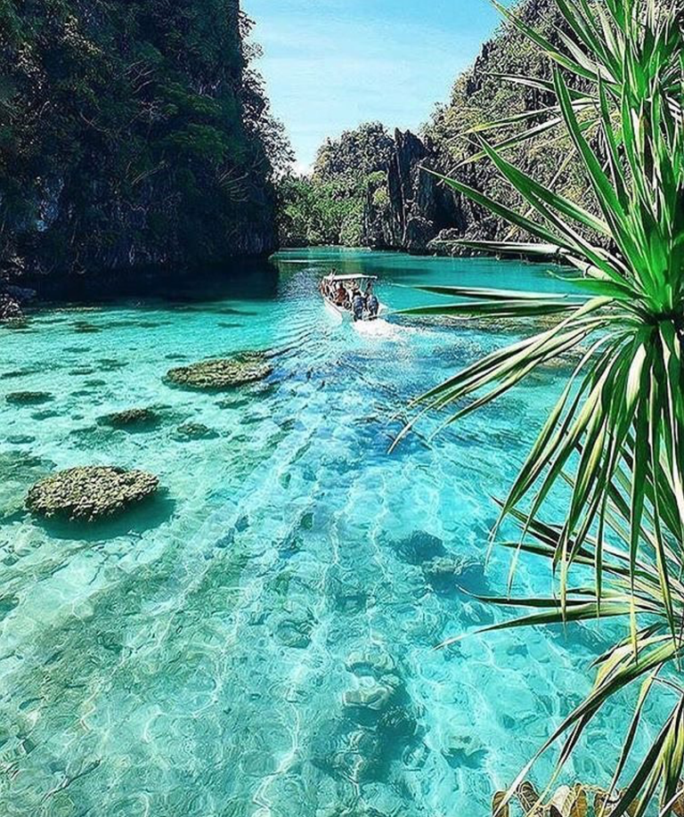 Miniloc Island, El nido, Philippines.png