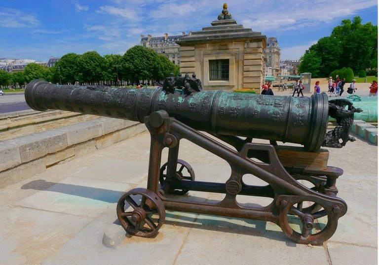 Prussian Cannon founded by Johann Jacobi 1700.jpg