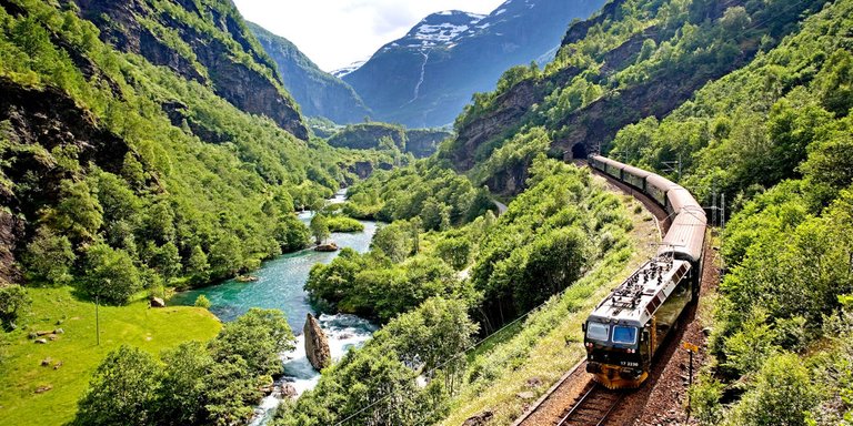 flamsbanen-travel-by-train-norway-2-1_ba49c92c-1ceb-4e0c-a7d7-5ddd7f2d7c26.jpg