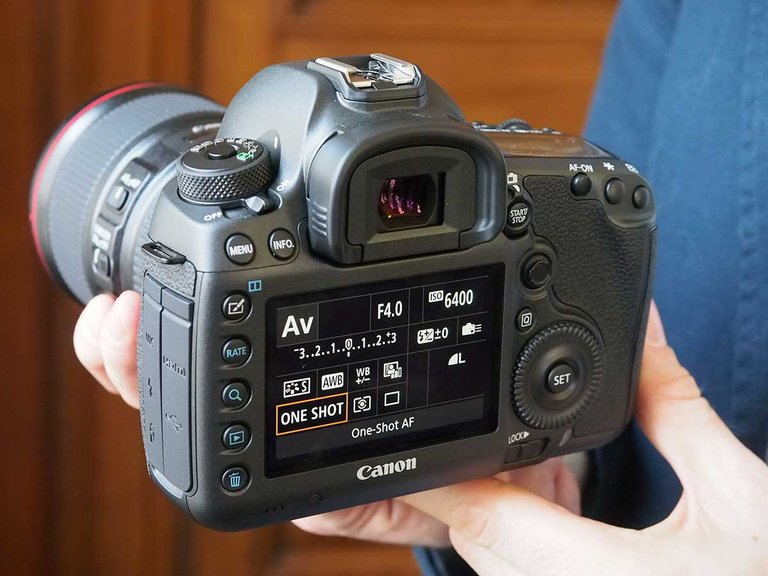 Canon-EOS-5DS-hands-on-shot-2474657.jpg