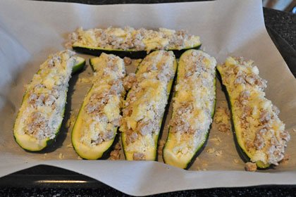 r_pork_sausage_stuffed_zucchini4.jpg