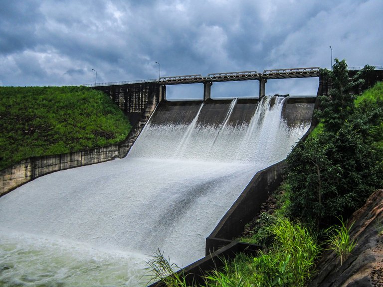 dam-2492809_1920.jpg