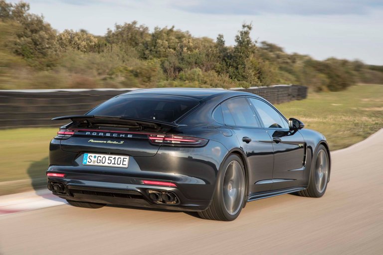 2018-Porsche-Panamera-S-E-Hybrid-rear-three-quarter-in-motion-05.jpg