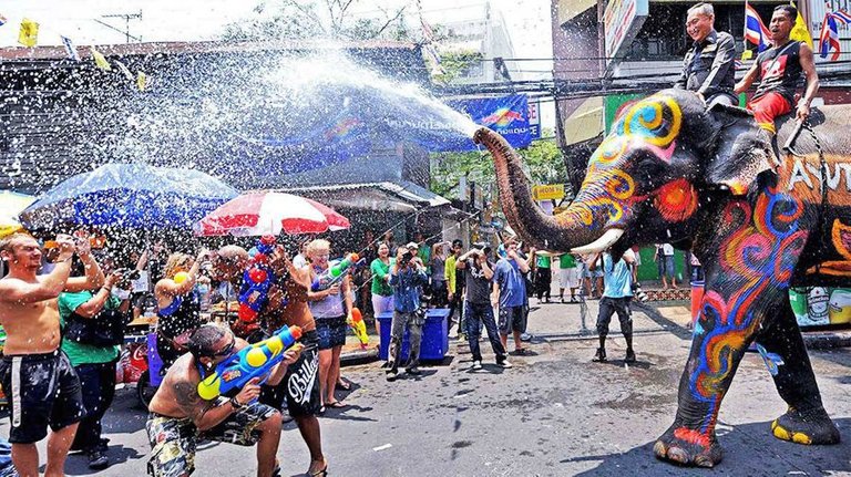 aleenta-Songkran_Water_Festival.jpg