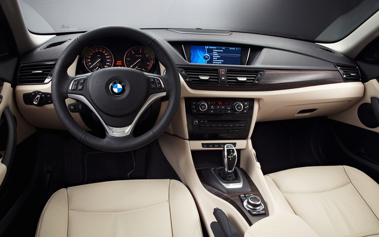 2013-bmw-x1-interior.jpg