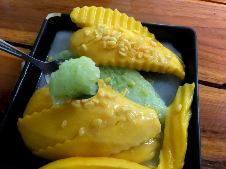 Mango Sticky Rice Dessert Chiang Mai Thailand 2.jpg