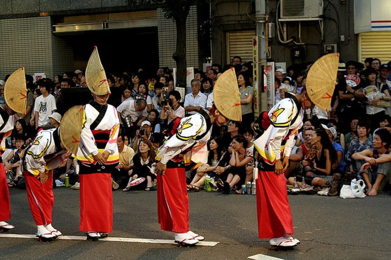 koenji-awa-odori-bow-780.jpg