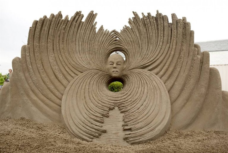 Sand-Sculpture-Art-Work-At-Its-Best_19.jpg