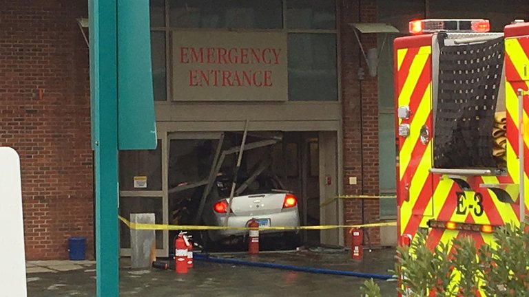 Car+Into+Emergency+entrance+of+Middlesex+Hospital.JPG