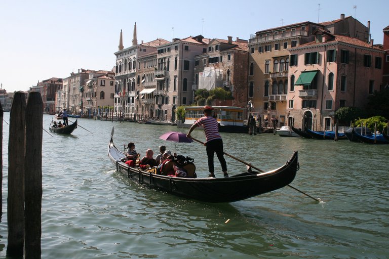 venice-2881519_1920.jpg