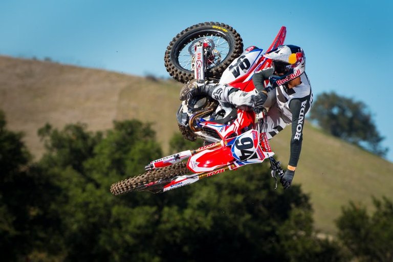 Roczen-whip.jpg