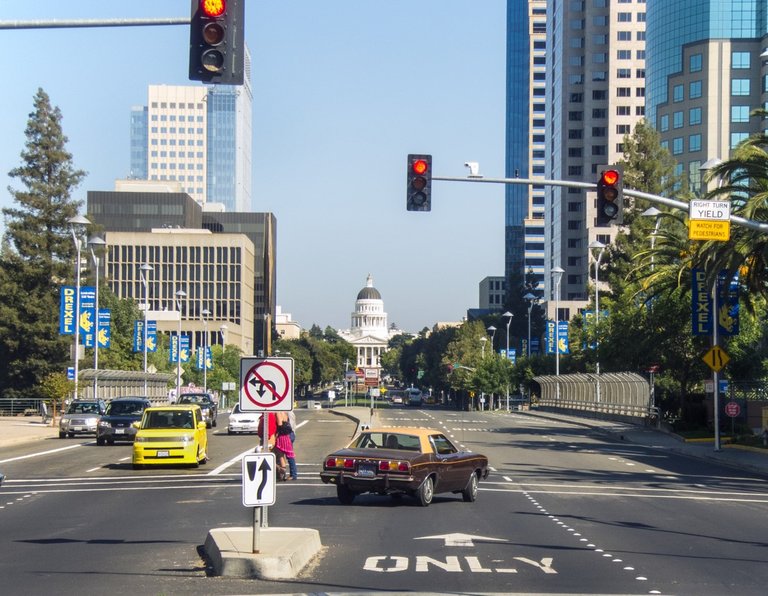 california_urban_mall_capitol_only_sacramento_mustang_windshield-525876.jpeg