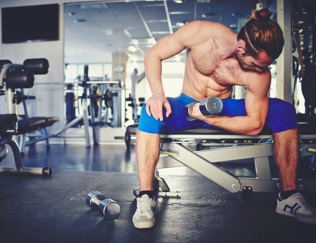 man-working-out-in-weights-room-at-the-gym_1098-776.jpg