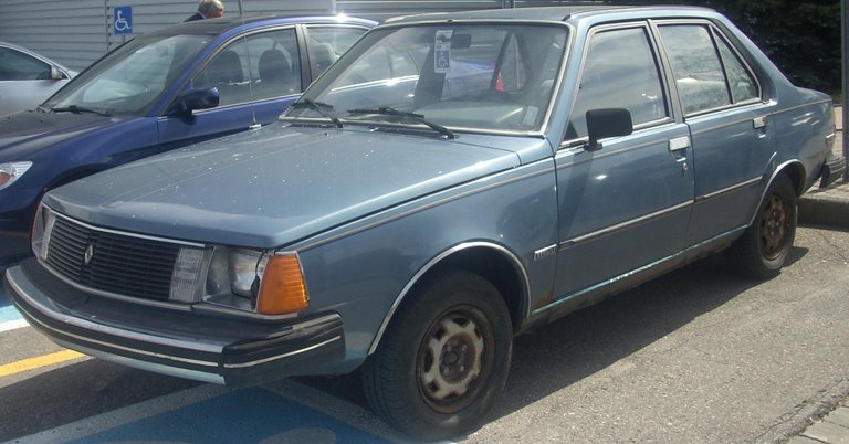 '81-'82_Renault_18_Sedan_(Front).jpg