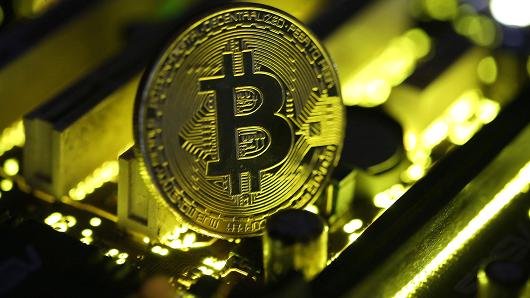 104816209-RTX3IETK-bitcoin.530x298.jpg