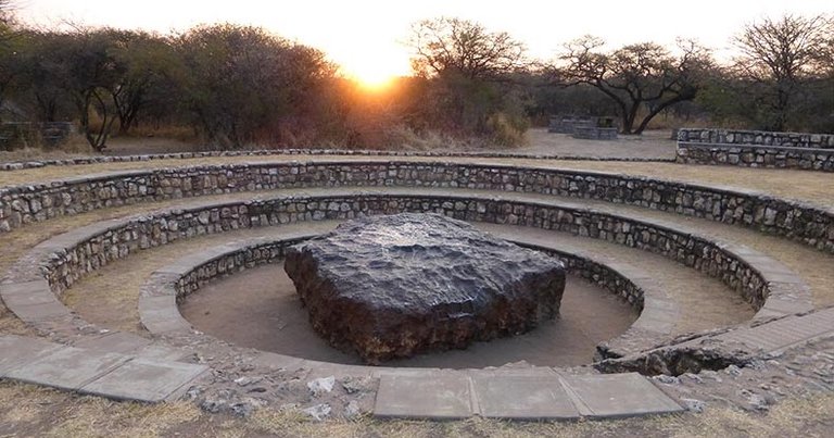 meteorito Hoba Namibia.jpg