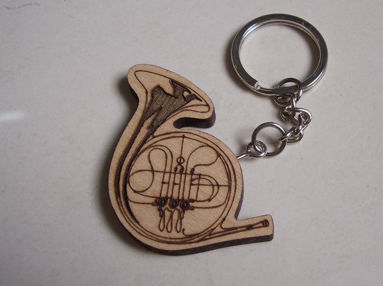 wooden-keychain_545403.jpg