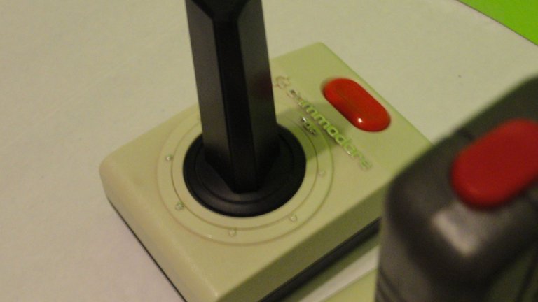 Commodore-Controller-LG.JPG