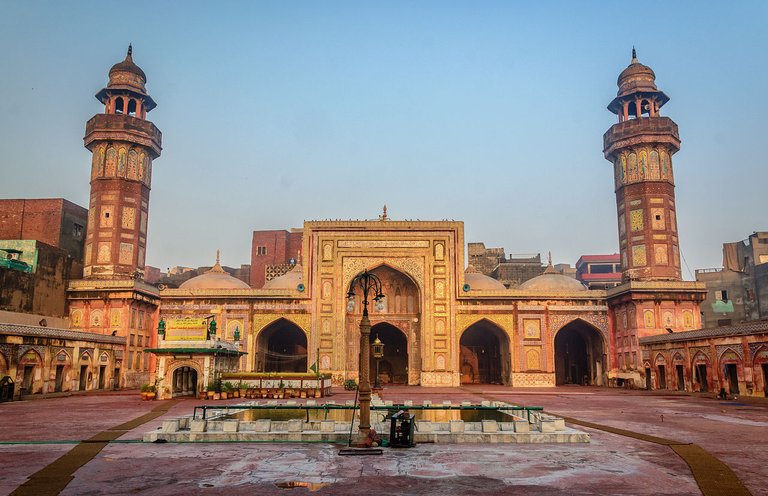 Main_Praying_Chamber_of_Wazir_Khan_Mosque.jpg