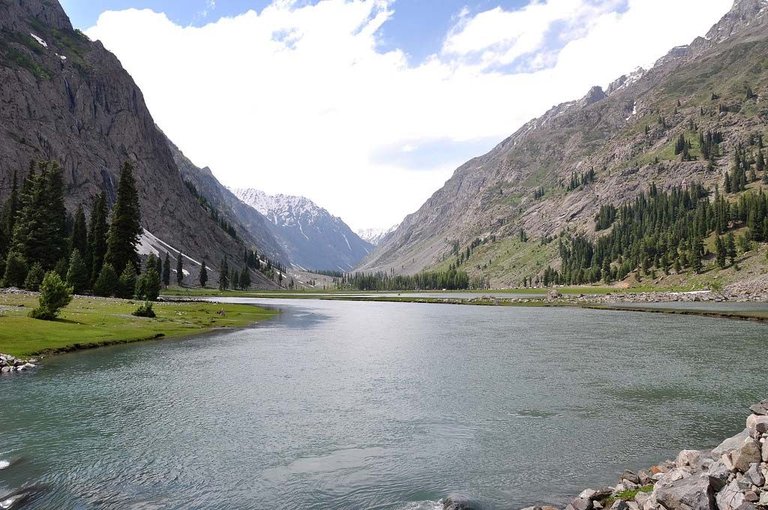 mahudand-lake-entrance-swat-valley.jpg