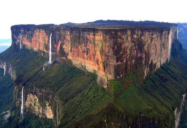 xparedes-roca-roraima.jpg.pagespeed.ic.l49YAYiDpF.jpg