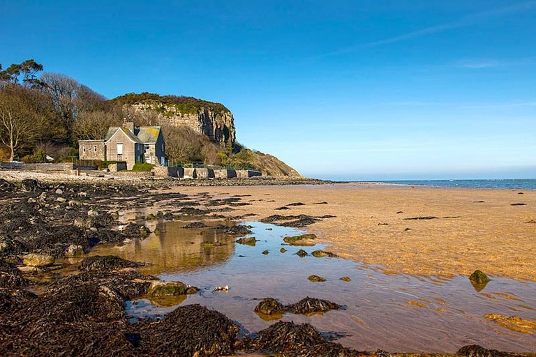 red-wharf-bay-beach-red-wharf-bay-as-small-village-on-the-coast-of-isle-of-anglesey-north-wales.jpg