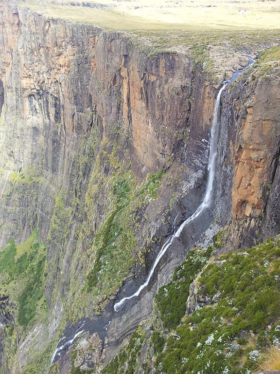 Tugela_Falls_drop-off.jpg