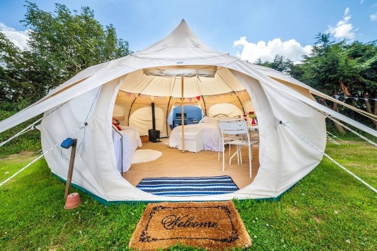 Glamourous-tent-810x539.jpg