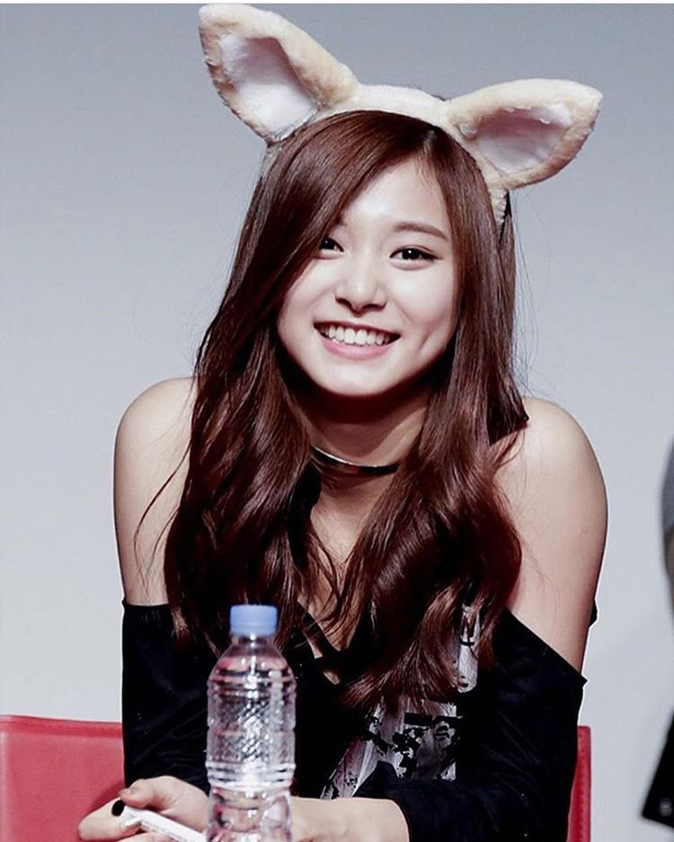 TZUYU-CHOU.jpg