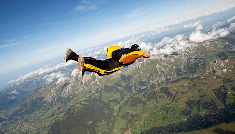 wingsuit-tech-advancement_h.jpg