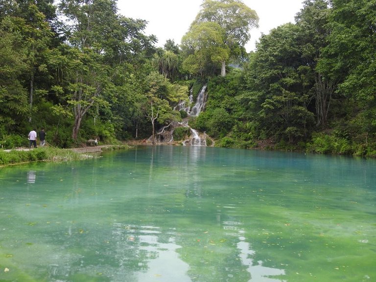 Air Terjun Kolam Biru Rerebe.jpg