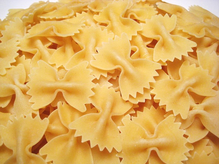 1200px-Farfalle_Pasta.JPG