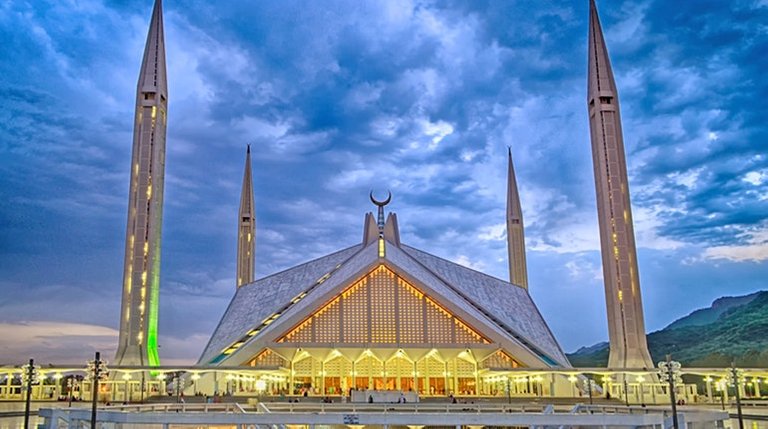 0f58350048b1b544393b5651242e7eb5-shah-faisal-mosque.jpg