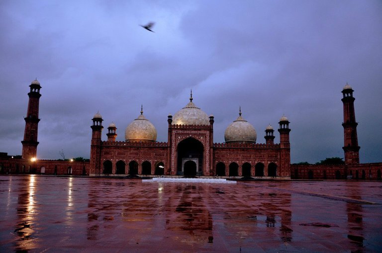 Badshahi-Masjid-Wallpaper-After-Rain.jpg