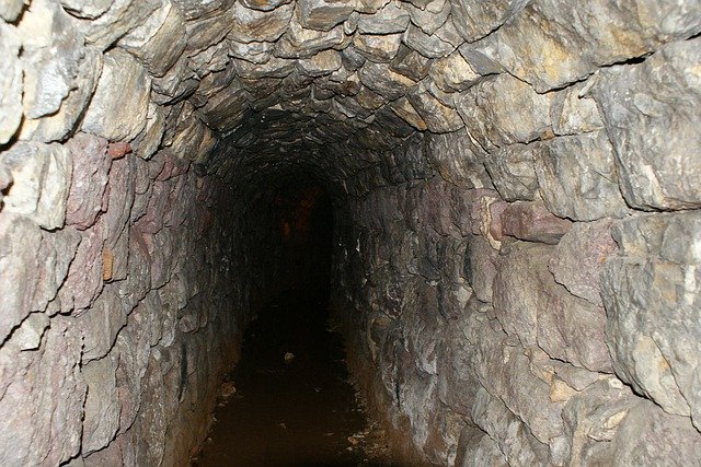 tunnel-167808_640.jpg