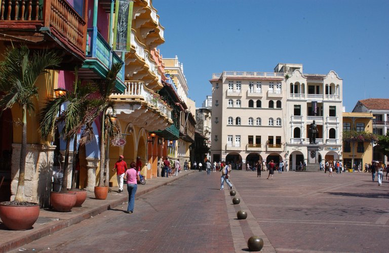 PLAZA_DE_LA_COCHES,_CARTAGENA,_COLOMBIA.jpg