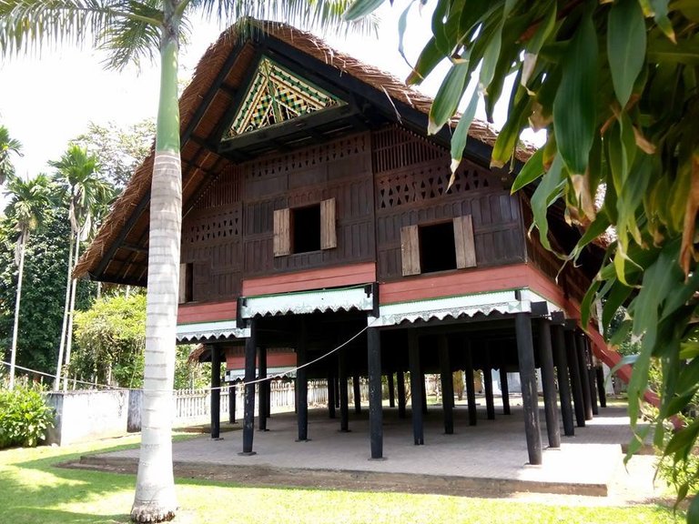 03-Rumah-Cut-Meutia-depan.jpg