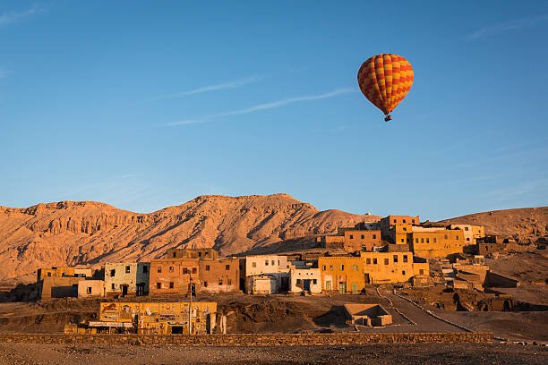 the-village-of-old-qurna-picture-id683035941.jpg