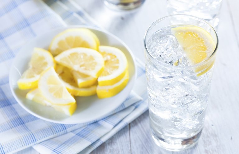 7-lemonwater--iStockphoto-thinkstock.jpg