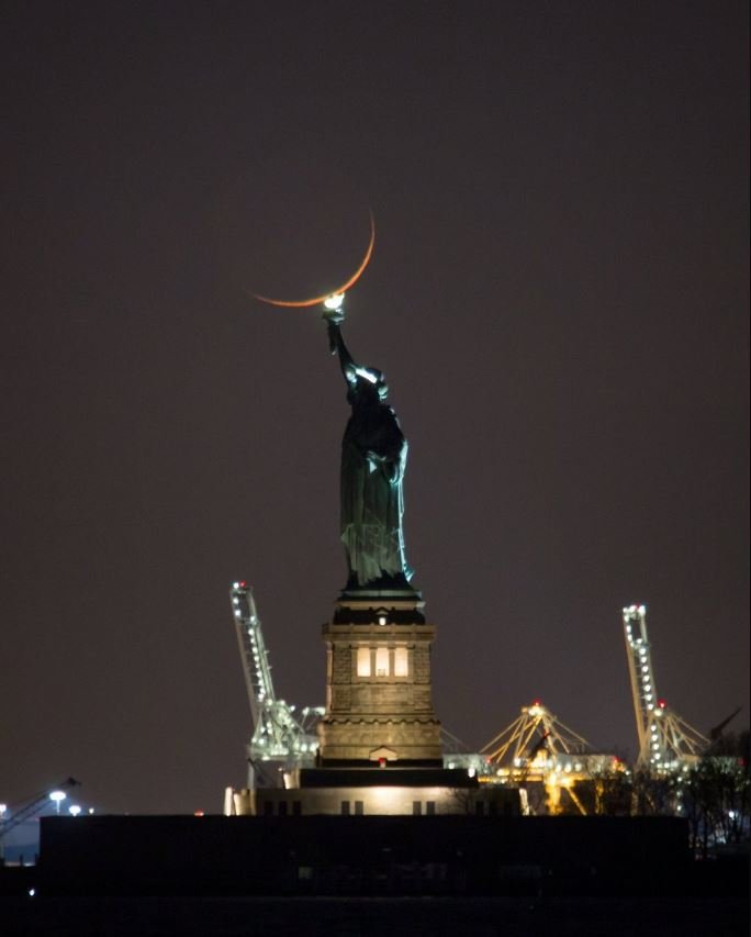 07 - crescent moon statue of liberty.JPG