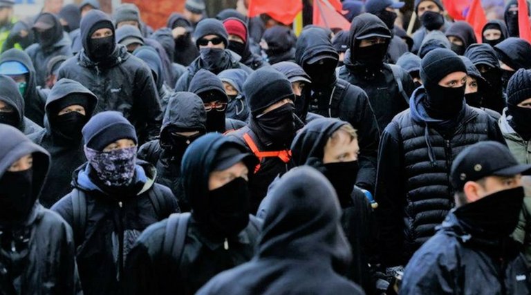 2017-06-08-antifa.jpg