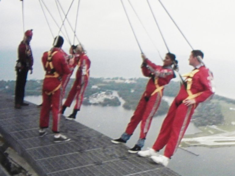 EdgeWalk_CN_Tower.JPG