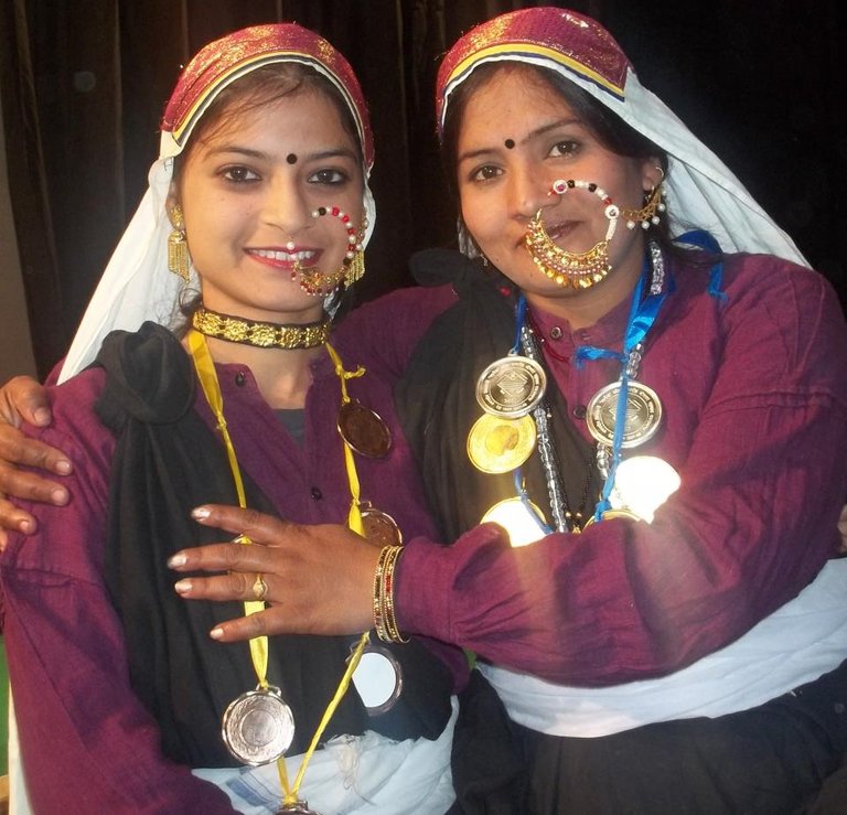 traditional outfit of kumaon, uttarakhand.jpg